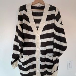 Medium Lularoe Lucille Black White Stripe Sweater Knit Chunky Button Cardigan